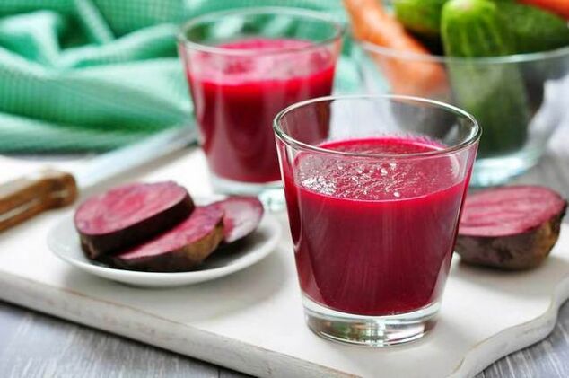 Beetroot smoothie for lunch in a diet to lose weight
