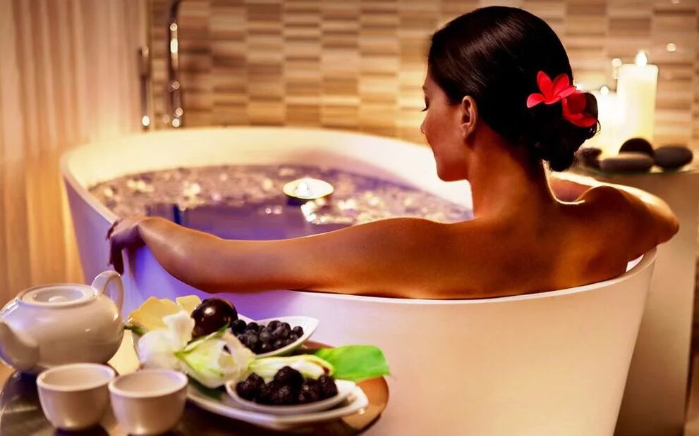 Bathing with salt and herbs