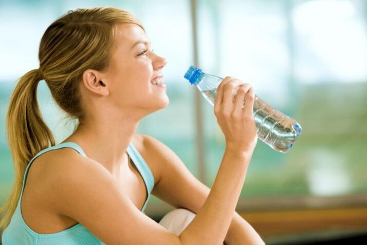 water replaces food during a drinking diet